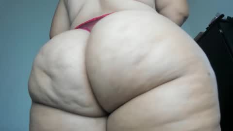 Snapshot of pervertt_mommy chatting on 12/14/25, 08:52 Alexandra online show from 12/14/25, 08:52