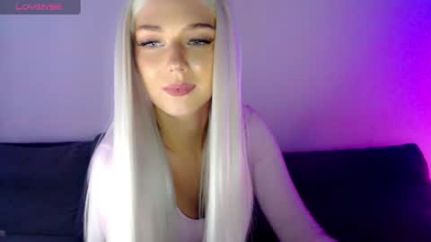 Snapshot of pervyblonde chatting on 12/12/24, 12:22 Isabella online show from 12/12/24, 12:22