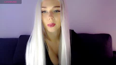 Snapshot of pervyblonde chatting on 12/29/24, 10:23 Isabella online show from 12/29/24, 10:23