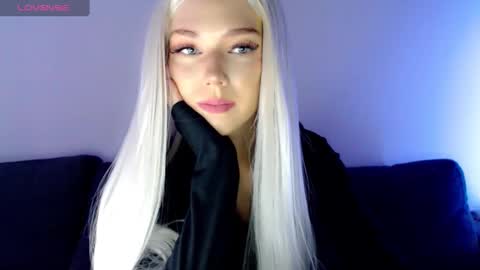 Snapshot of pervyblonde chatting on 01/12/25, 11:50 Isabella online show from 01/12/25, 11:50