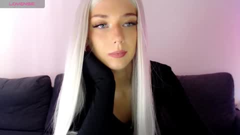 Snapshot of pervyblonde chatting on 02/20/25, 10:16 Isabella online show from 02/20/25, 10:16