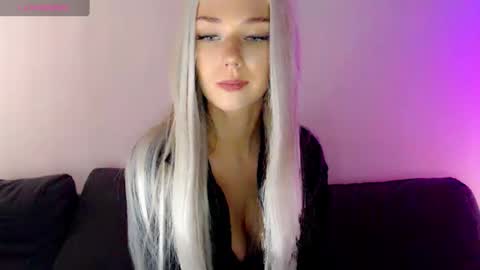 Snapshot of pervyblonde chatting on 03/05/25, 12:00 Isabella online show from 03/05/25, 12:00