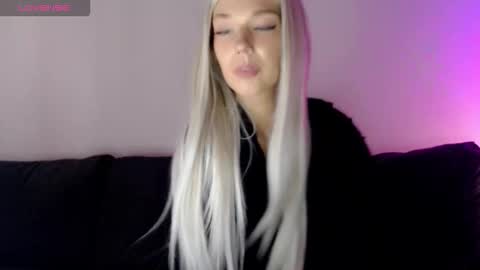 Snapshot of pervyblonde chatting on 10/28/25, 11:25 Isabella online show from 10/28/25, 11:25