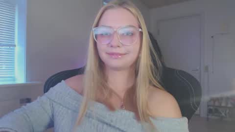 Snapshot of petalkiss chatting on 09/14/25, 05:12 petalkiss online show from 09/14/25, 05:12