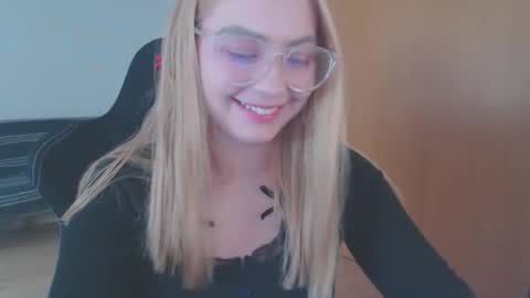 Snapshot of petalkiss chatting on 09/21/25, 01:57 petalkiss online show from 09/21/25, 01:57