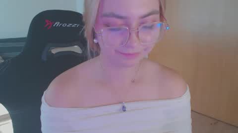 Snapshot of petalkiss chatting on 09/27/25, 11:48 petalkiss online show from 09/27/25, 11:48