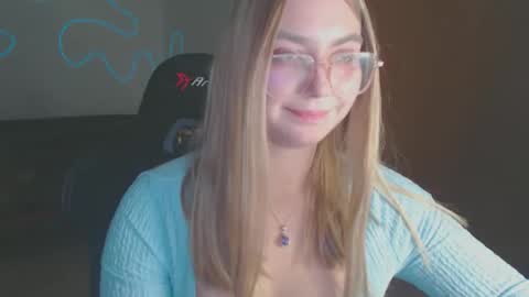 Snapshot of petalkiss chatting on 09/28/25, 06:46 petalkiss online show from 09/28/25, 06:46