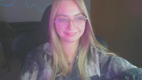 Snapshot of petalkiss chatting on 10/01/25, 06:47 petalkiss online show from 10/01/25, 06:47