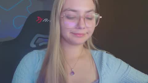 Snapshot of petalkiss chatting on 10/07/25, 06:27 petalkiss online show from 10/07/25, 06:27