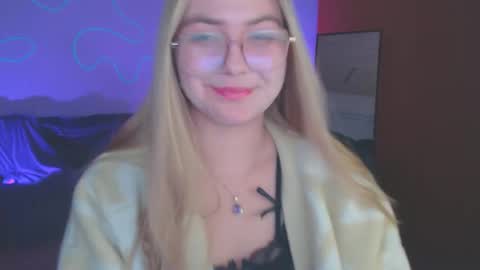 Snapshot of petalkiss chatting on 10/20/25, 06:30 petalkiss online show from 10/20/25, 06:30