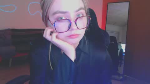 Snapshot of petalkiss chatting on 11/02/25, 06:10 petalkiss online show from 11/02/25, 06:10