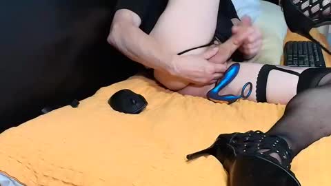 Snapshot of peter196888 chatting on 09/13/25, 10:42 peter196888 online show from 09/13/25, 10:42