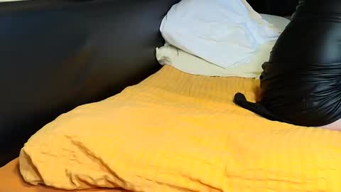 Snapshot of peter196888 chatting on 09/19/25, 10:43 peter196888 online show from 09/19/25, 10:43