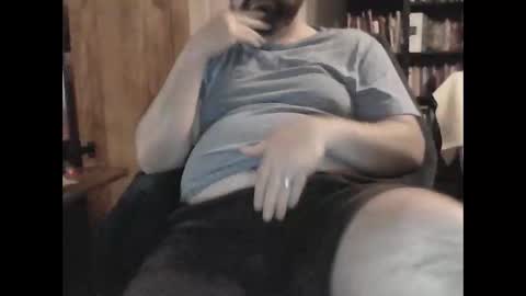 Snapshot of peter40770 chatting on 06/05/26, 01:56 peter40770 online show from 06/05/26, 01:56