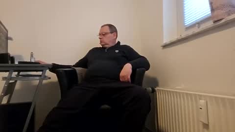 peter_03041976 online show from 12/09/24, 10:43