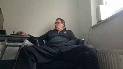 peter_03041976 online show from 02/05/25, 09:57