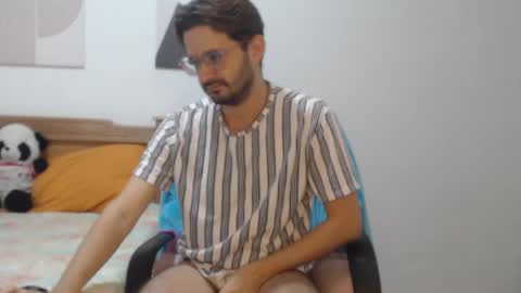 Snapshot of peter_x_annaud chatting on 10/08/25, 11:08 FELIPE online show from 10/08/25, 11:08