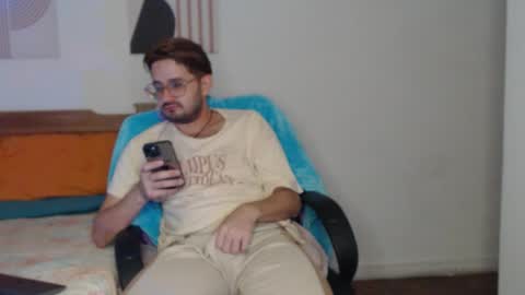 Snapshot of peter_x_annaud chatting on 10/19/25, 11:11 FELIPE online show from 10/19/25, 11:11