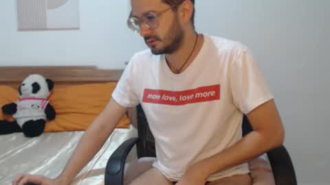 Snapshot of peter_x_annaud chatting on 11/03/25, 10:49 FELIPE online show from 11/03/25, 10:49