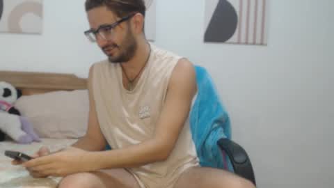 Snapshot of peter_x_annaud chatting on 11/15/25, 11:07 FELIPE online show from 11/15/25, 11:07