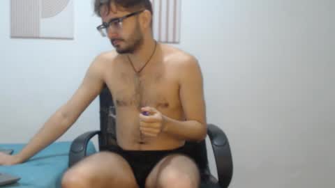 Snapshot of peter_x_annaud chatting on 12/21/25, 10:11 FELIPE online show from 12/21/25, 10:11
