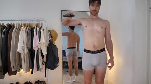 Snapshot of peterparkerrxox chatting on 10/15/25, 04:18 Peter Parker online show from 10/15/25, 04:18