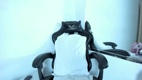 Snapshot of petite_amor chatting on 10/06/25, 07:55 petite_amor online show from 10/06/25, 07:55