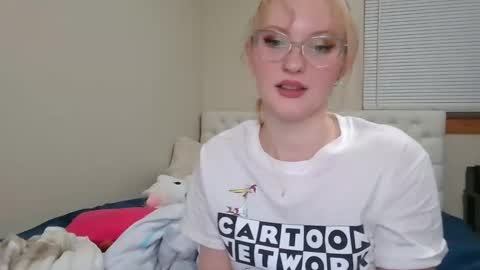 Snapshot of petite_cupcake chatting on 02/21/25, 03:12 Little cupcake online show from 02/21/25, 03:12