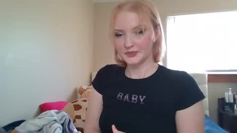 Snapshot of petite_cupcake chatting on 02/21/25, 10:26 Little cupcake online show from 02/21/25, 10:26