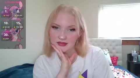Snapshot of petite_cupcake chatting on 02/26/25, 05:07 Little cupcake online show from 02/26/25, 05:07