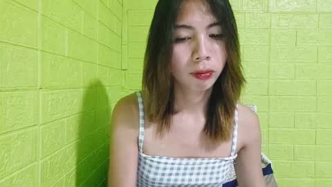 Snapshot of petite_dicklover chatting on 01/12/25, 10:23 Yuriee online show from 01/12/25, 10:23
