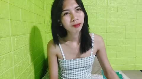 Snapshot of petite_dicklover chatting on 03/09/25, 04:22 Yuriee online show from 03/09/25, 04:22