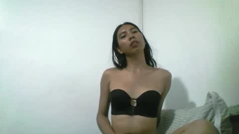 Snapshot of petite_dicklover chatting on 06/11/26, 08:12 Yuriee online show from 06/11/26, 08:12