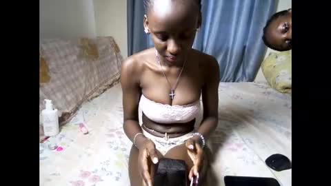 Snapshot of petite_funnie chatting on 09/23/25, 07:55 petite_funnie online show from 09/23/25, 07:55