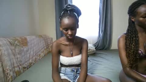 Snapshot of petite_funnie chatting on 11/03/25, 10:05 petite_funnie online show from 11/03/25, 10:05