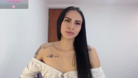 Snapshot of petite_linda chatting on 12/03/25, 08:29 Linda online show from 12/03/25, 08:29