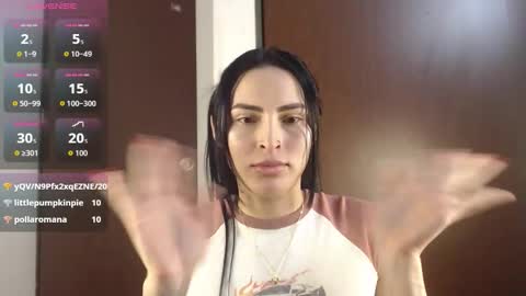 Snapshot of petite_linda chatting on 01/05/26, 05:27 Linda online show from 01/05/26, 05:27
