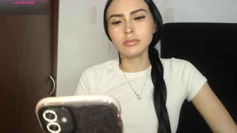 Snapshot of petite_linda chatting on 02/11/26, 03:55 Linda online show from 02/11/26, 03:55