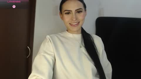 Snapshot of petite_linda chatting on 02/12/26, 03:01 Linda online show from 02/12/26, 03:01