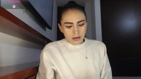 Snapshot of petite_linda chatting on 02/24/26, 06:00 Linda online show from 02/24/26, 06:00