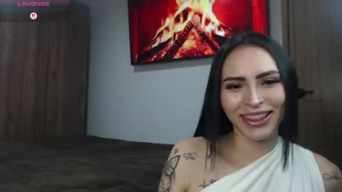 Snapshot of petite_linda chatting on 04/16/26, 11:51 Linda online show from 04/16/26, 11:51