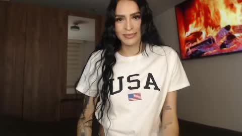 Snapshot of petite_linda chatting on 04/24/26, 03:53 Linda online show from 04/24/26, 03:53