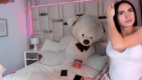 Snapshot of petite_linda chatting on 05/10/26, 04:06 Linda online show from 05/10/26, 04:06