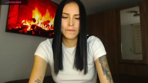 Snapshot of petite_linda chatting on 06/02/26, 04:47 Linda online show from 06/02/26, 04:47