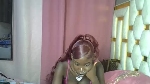 Snapshot of petite_lunar chatting on 11/17/25, 08:47 Lunar online show from 11/17/25, 08:47