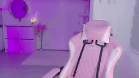 petite_marie_ online show from 06/19/26, 01:54