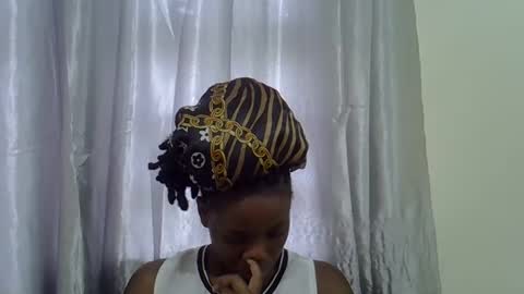 Snapshot of petite_melan chatting on 10/22/25, 08:25 petite_melan online show from 10/22/25, 08:25