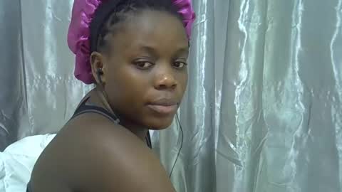 Snapshot of petite_melan chatting on 10/22/25, 08:30 petite_melan online show from 10/22/25, 08:30