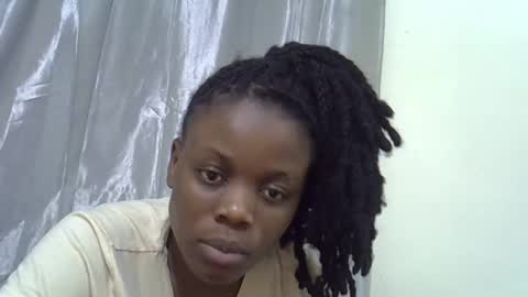 Snapshot of petite_melan chatting on 10/26/25, 08:37 petite_melan online show from 10/26/25, 08:37