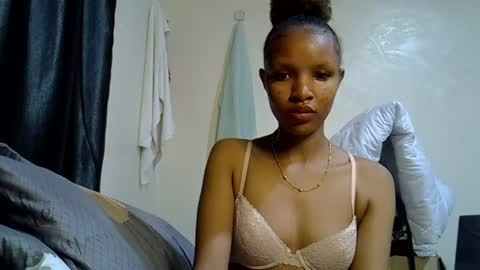 petite_melinda online show from 06/11/26, 12:32